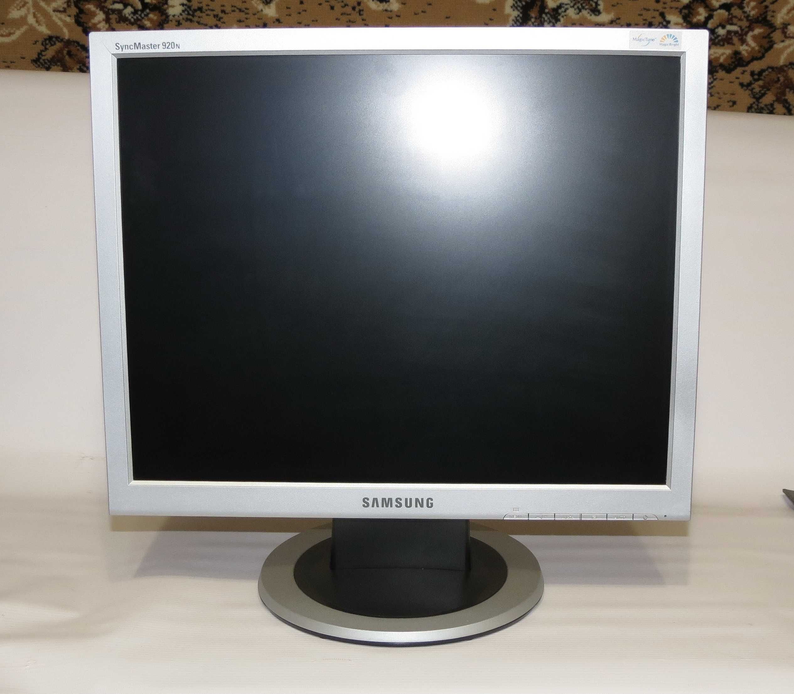 Монитор Samsung 920N 19 "