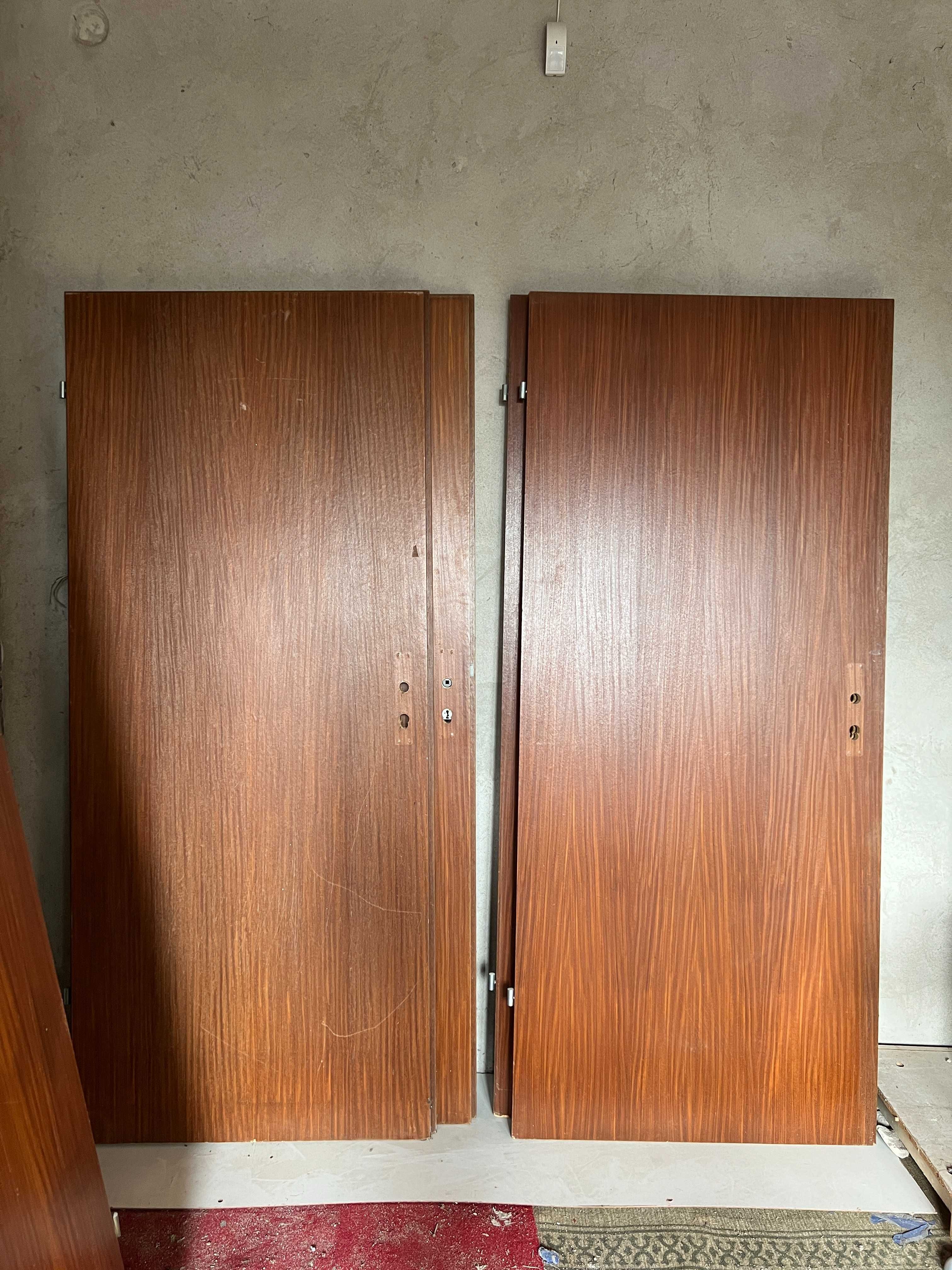 Drzwi prawe / lewe - wewnętrzne / zewnętrzne brązowe 72 / 73.5 / 86cm