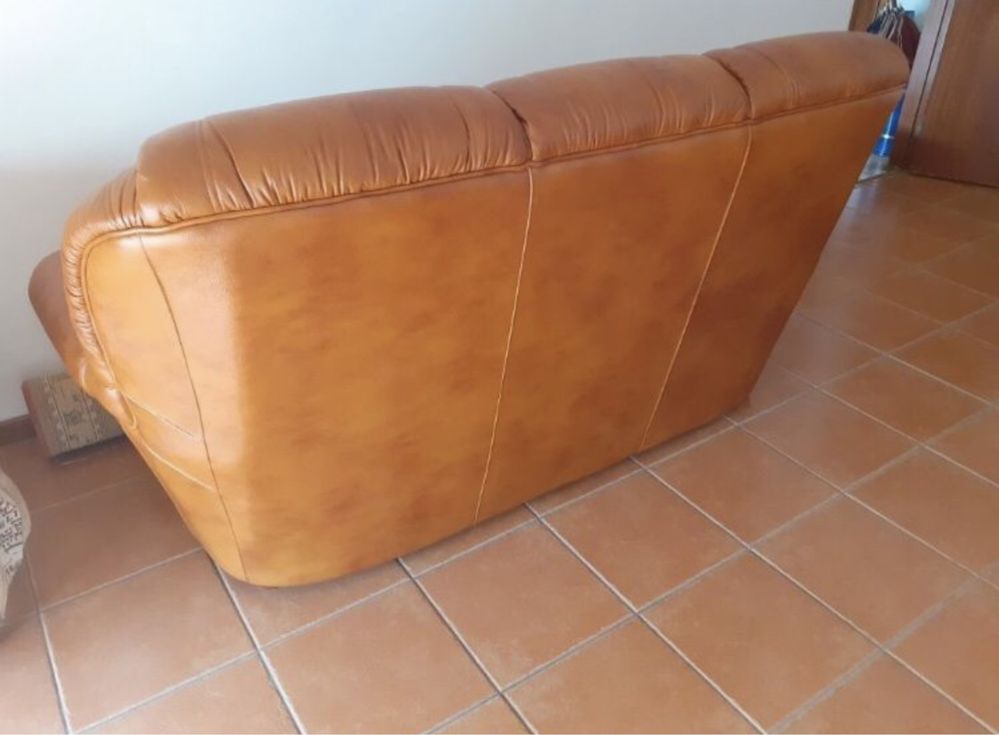 Sofa De Couro Novo