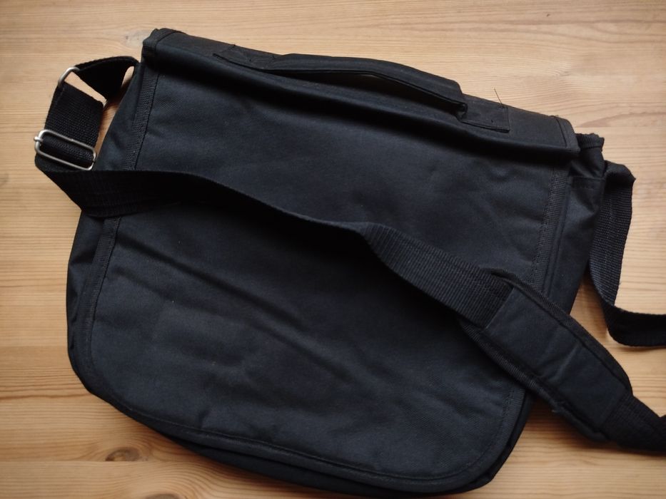 Mala tiracolo impermeável, preta