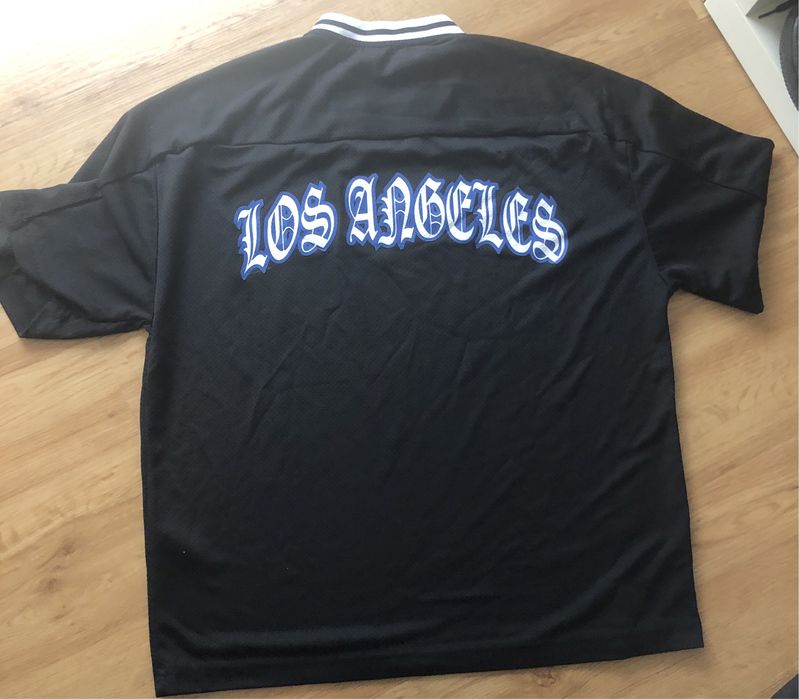 T-shirt preta estilo hóquei