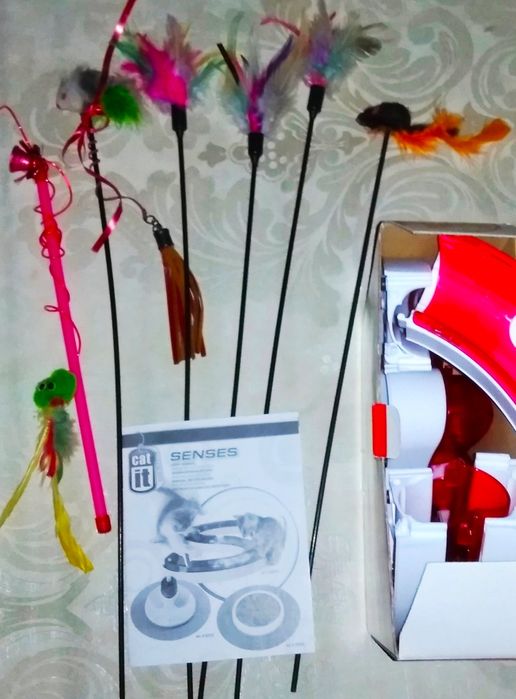 Товары для животных Миски Одежда Игрушки Воротники Тара Поддоны и др.