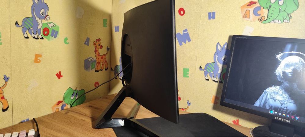 Монитор Samsung C24RG50 (24")