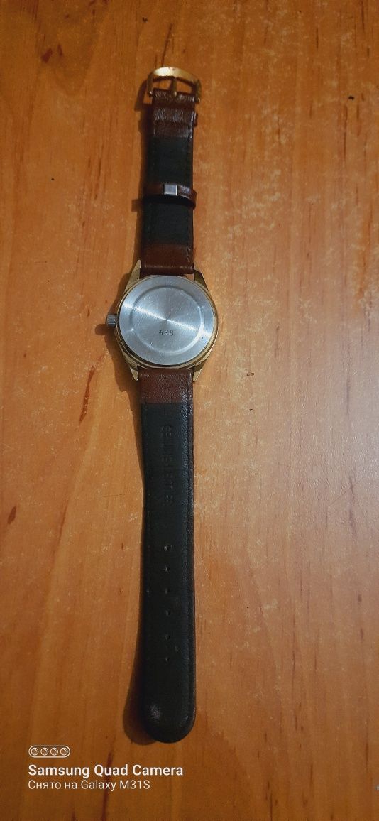 Продам часы luch 438