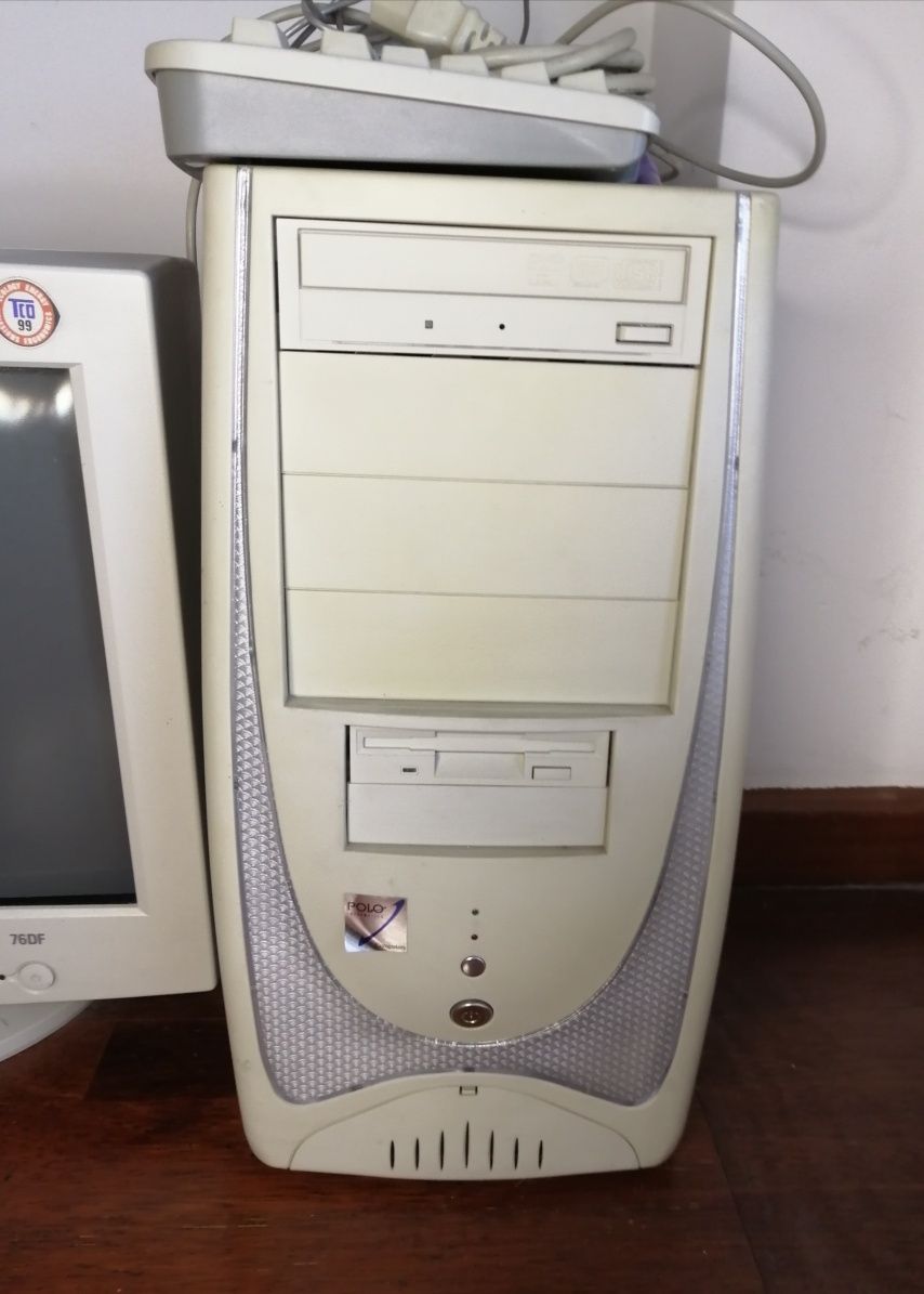 Computador torre Windows XP