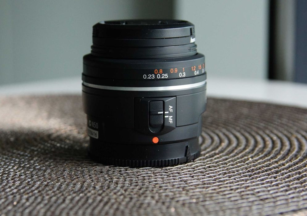 Obiektyw Sony DT SAM F1.8 35mm  Sony A + Filtr  UV Super stan SAL35F18