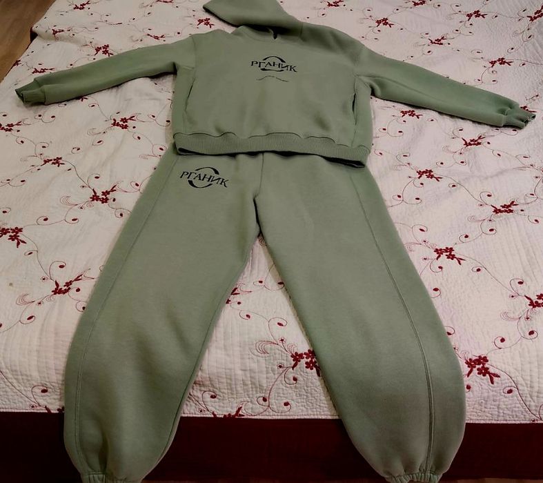 Продам теплый флисовый костюм от Vika Adamskaya