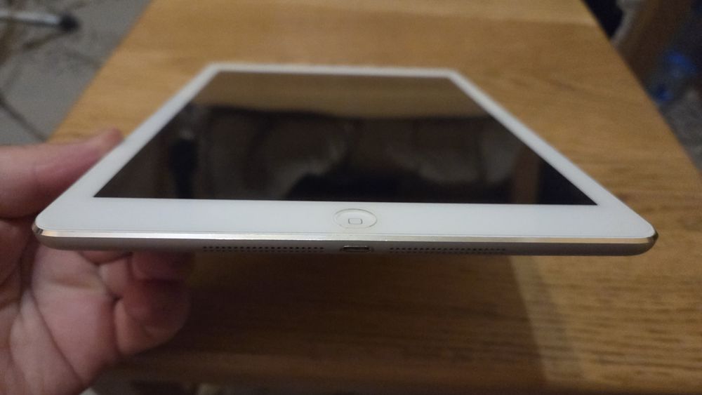 Планшет Apple ipad Air 32 Gb в гарному стані