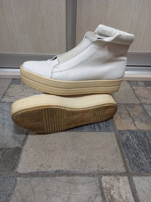 Высокие женские кроссовки белые