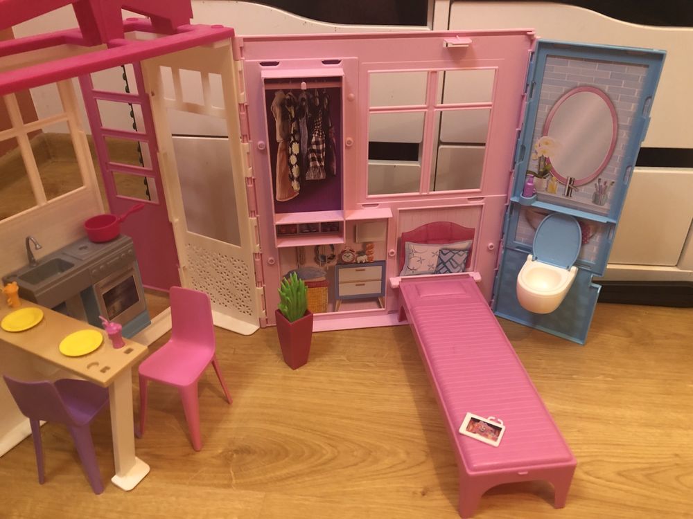 Domek Barbie Mattel przenośny