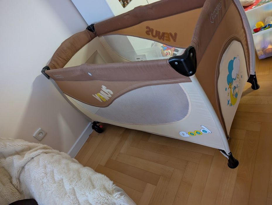 Łóżeczko turystyczne składane