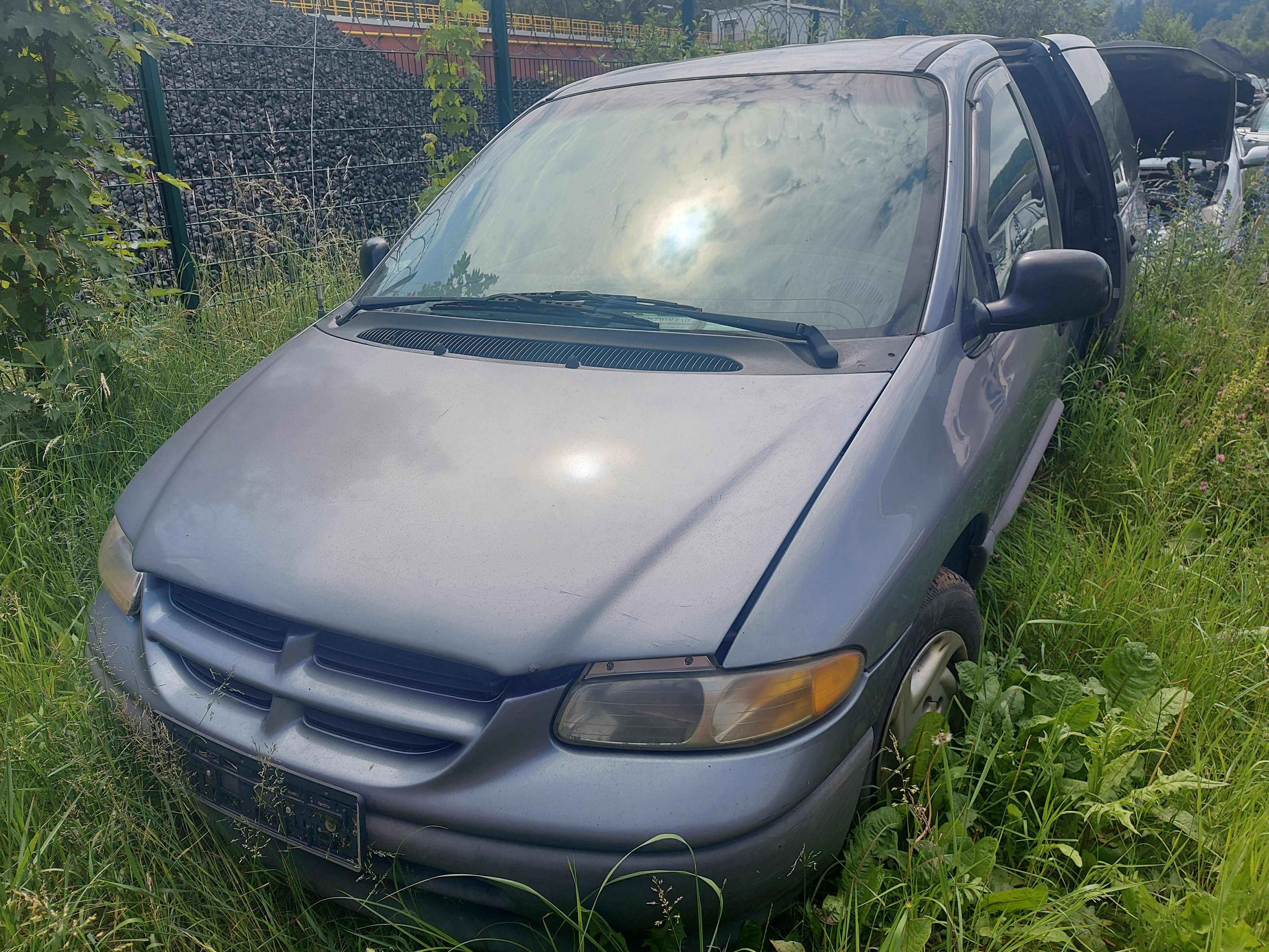 Chrysler Voyager III 95-00 zderzak przedni PC5 FV części/dostawa