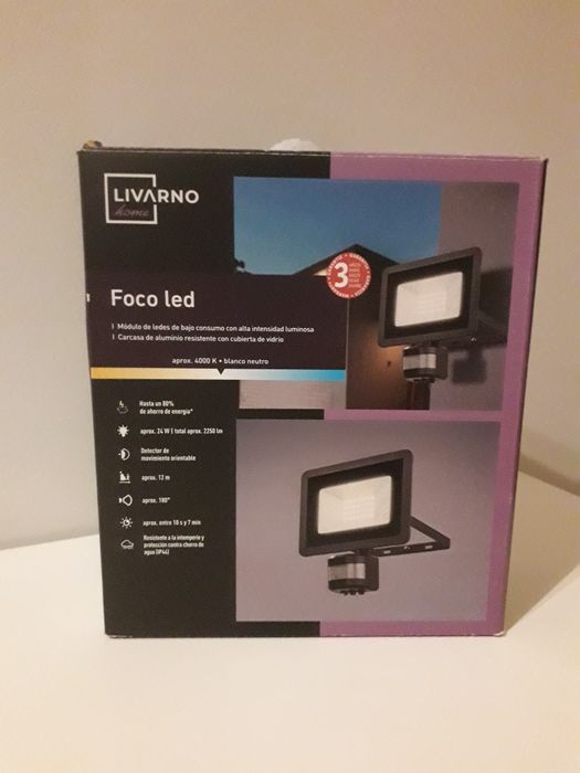 Foco LED novo para exterior