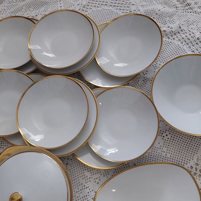 Hutschenreuther Hohenberg Bavaria - serwis obiadowy dla 6 osób.
Elegan
