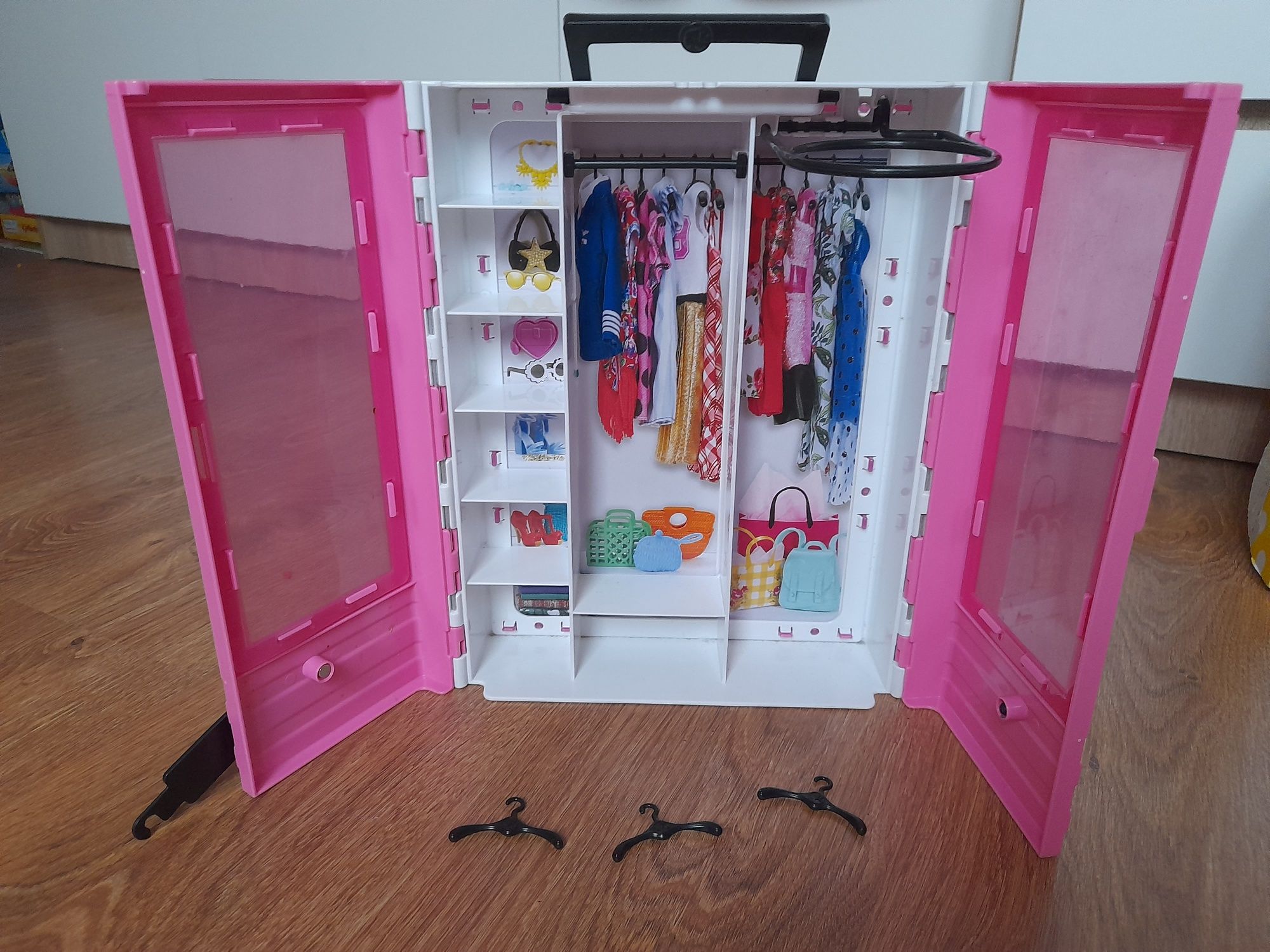 Garderoba szafa dla lalki  Barbie wieszaki