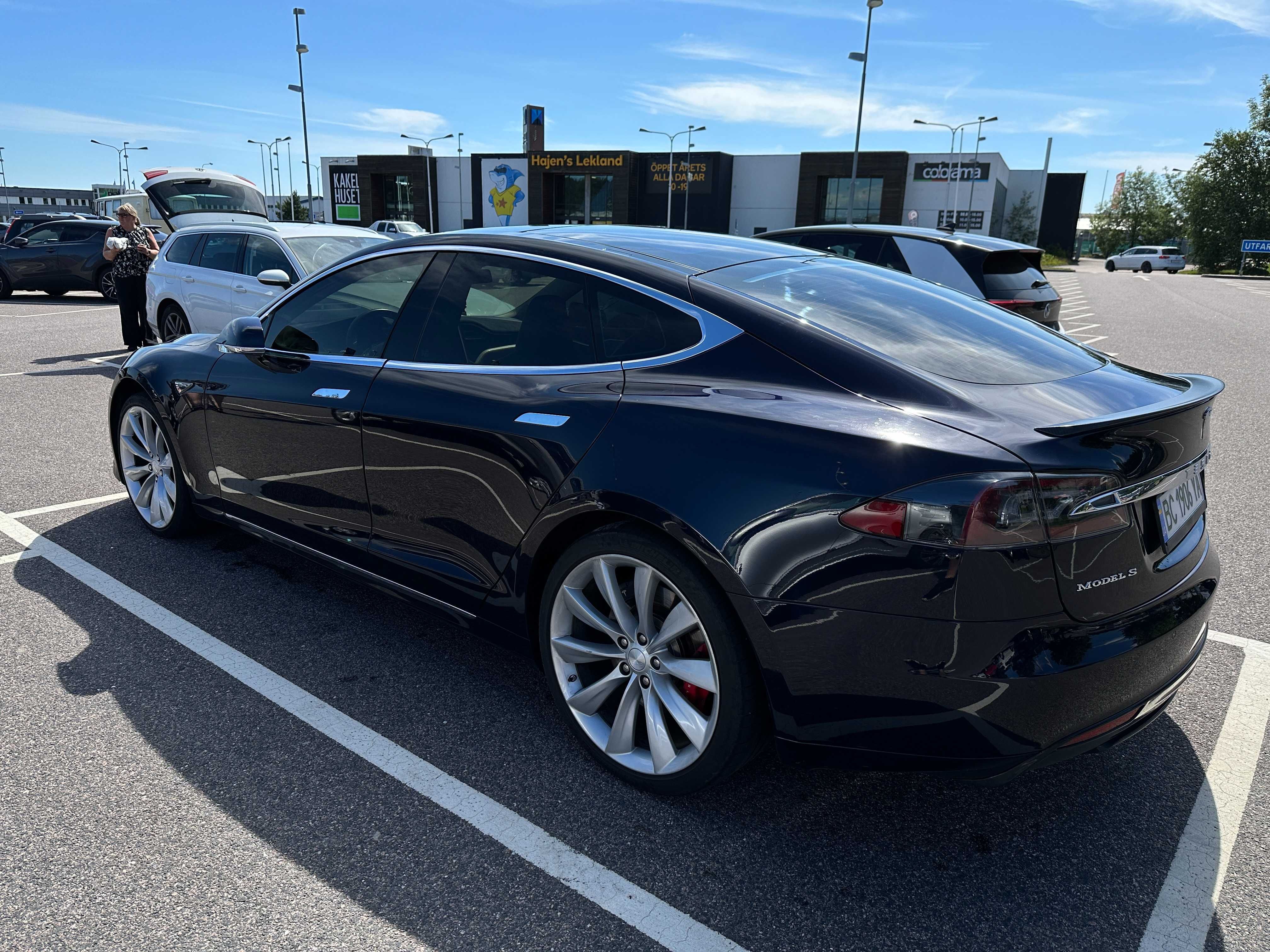 Tesla nodel S для Європи,  кредит.