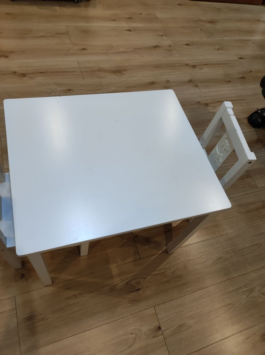 Stolik i krzesełka dla dziecka ikea