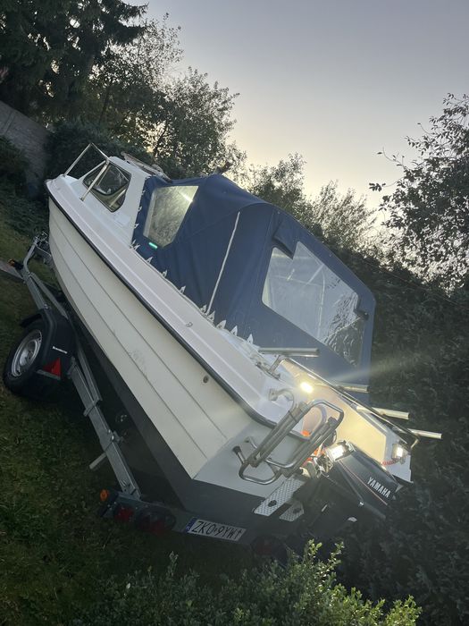 Łódź kabinowa wędkarska