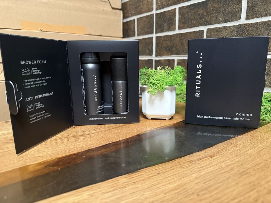 Люкс-косметика елітна-косметика Dior Rhode Charlotte Hourglass опт