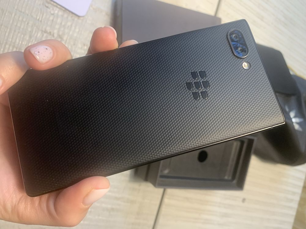 BlackBerry key2 model BBF 100-1