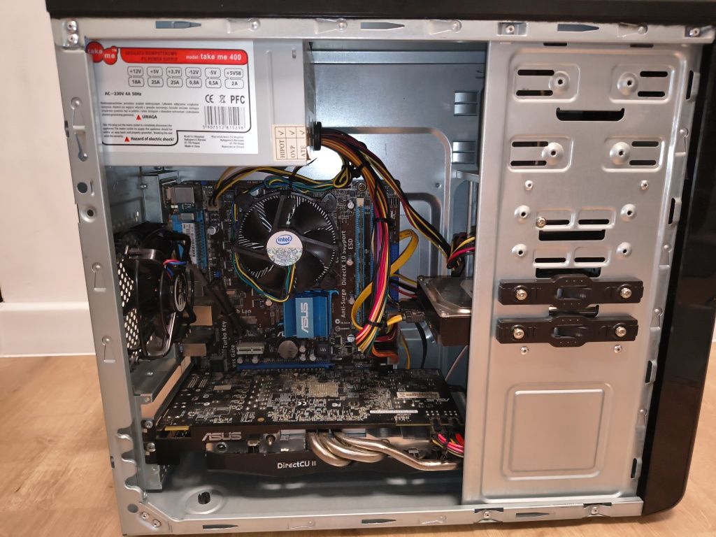 Komputer stacjonarny Q8300 Radeon R9 270X 2GB 8GB RAM Dysk SSD+HDD