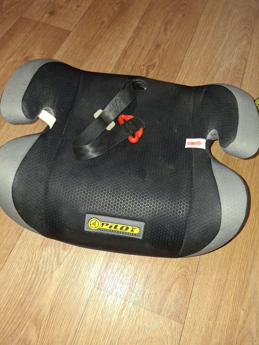 Автокрісло бустер 22-36кг pilot HB-605 дитяче