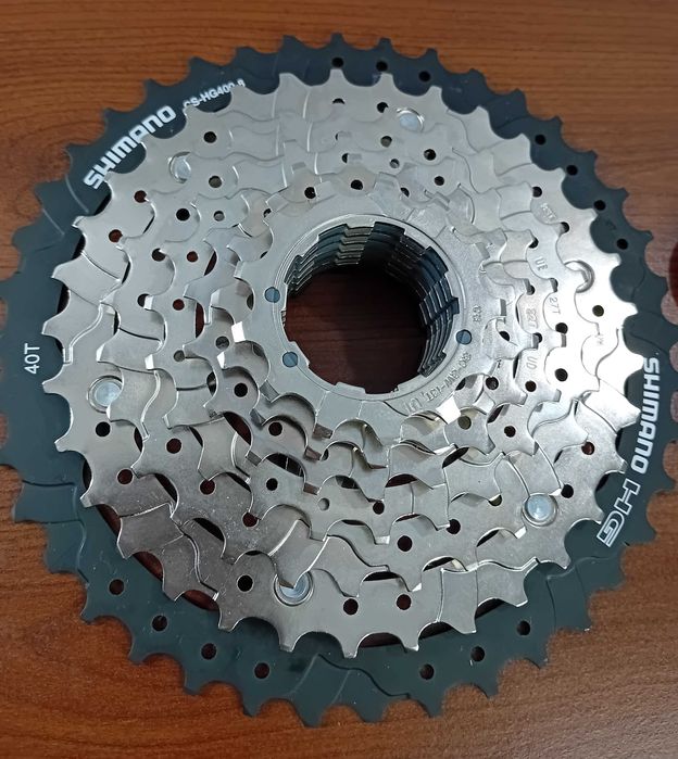 Kaseta  Shimano  CS-HG400  8 rzędowa, 11-40T,  stalowa / NOWA /.