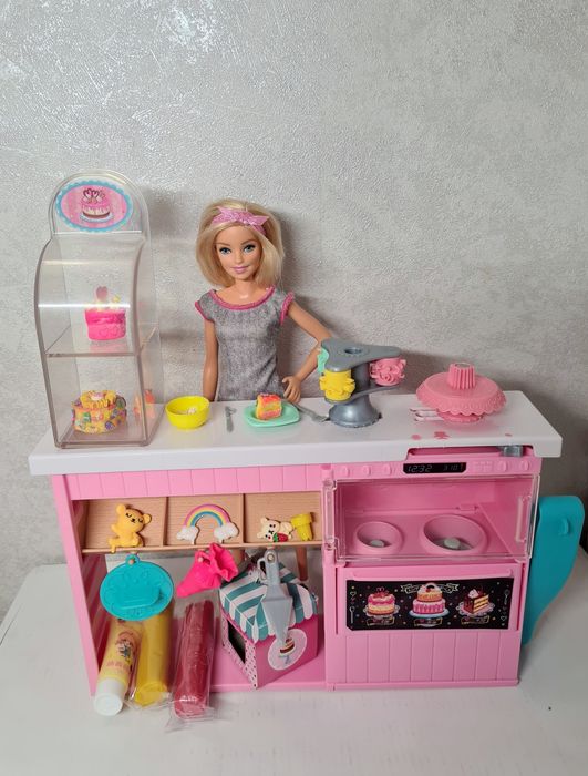 набір меблі лялька Барбі Mattel  кондитер перукар кафе  кухня салон
