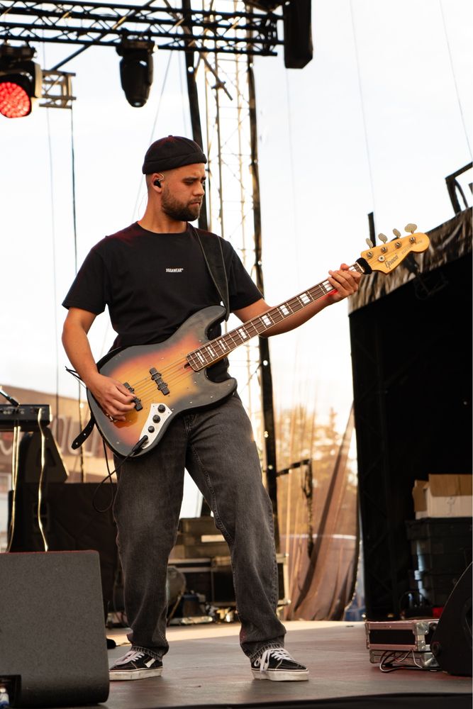 Lekcje gry na gitarze basowej. Nauka gry na basie. Wrocław lub ONLINE