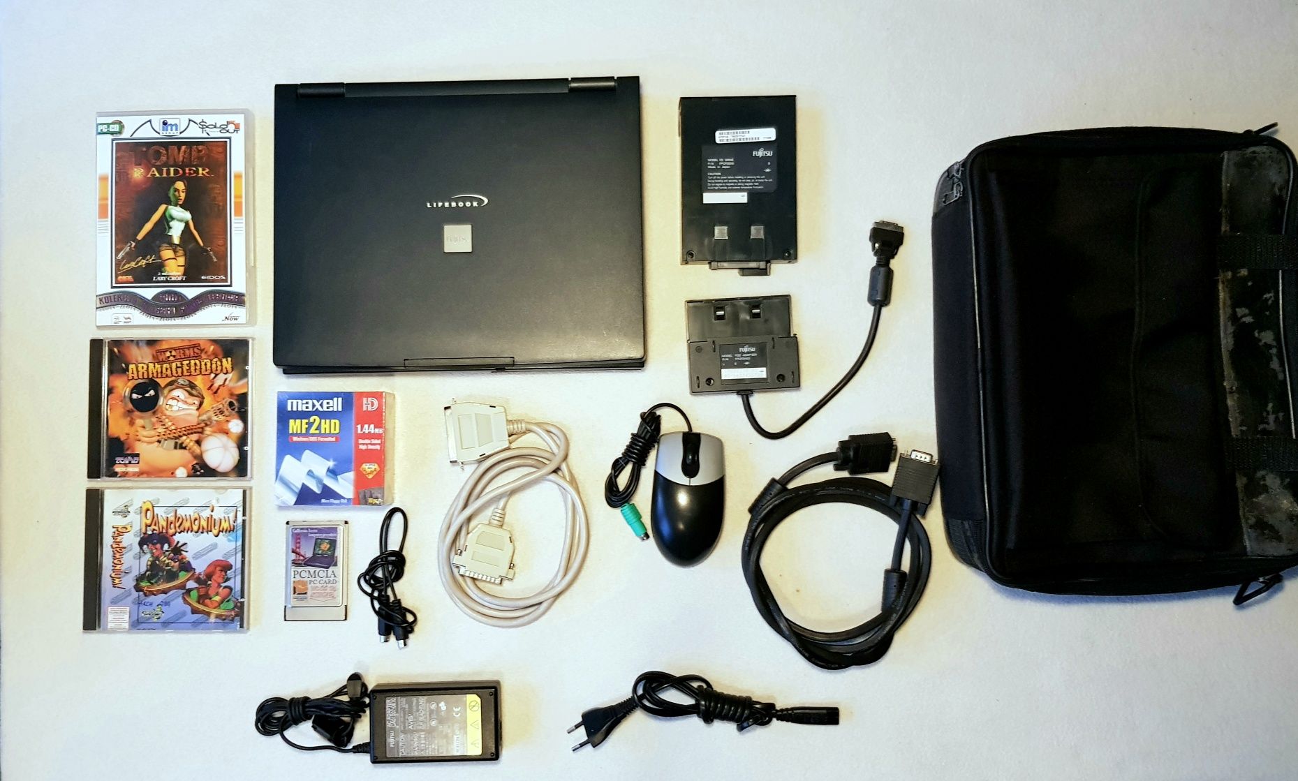 Fujitsu lifebook e330/ 1998r./ retro laptop/ duży zestaw/ Win98