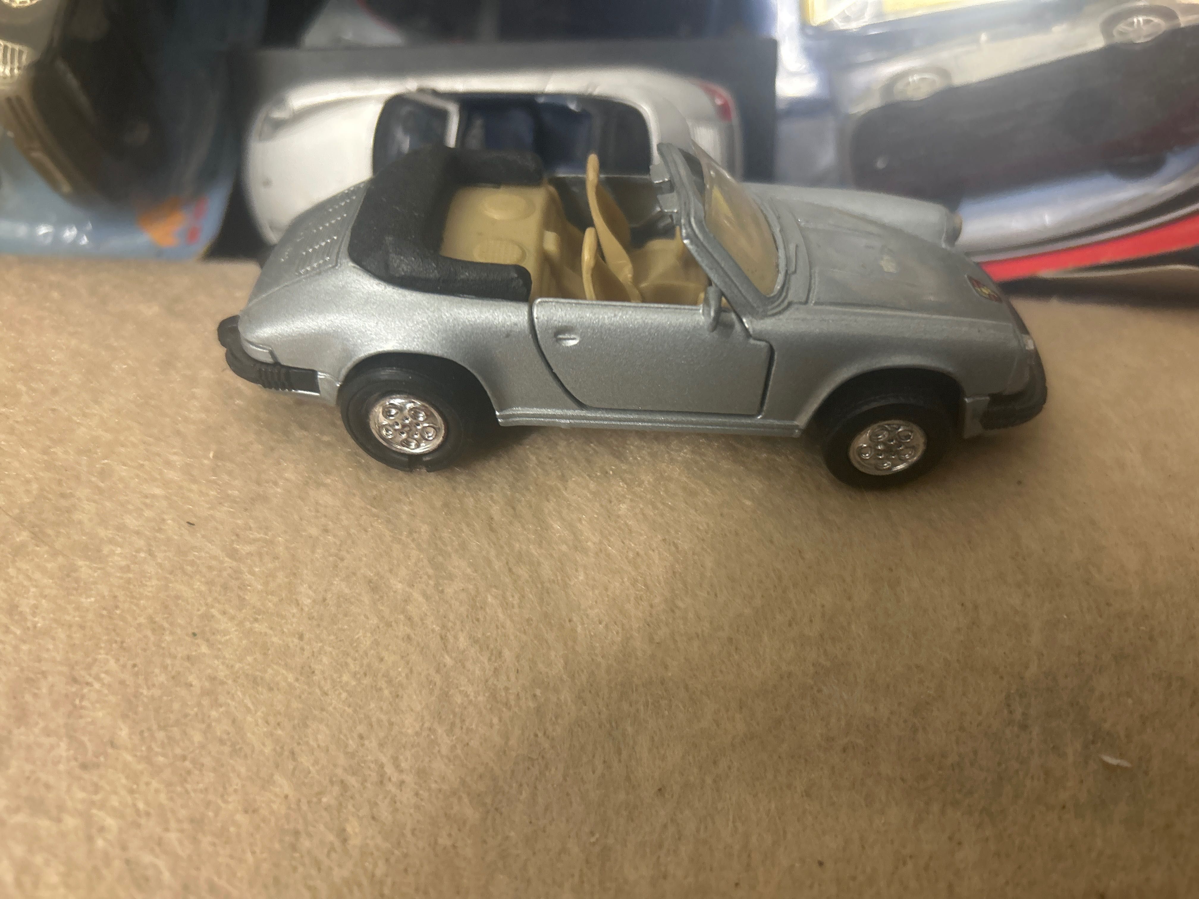 Porsche 911 cabrio sc 1:43