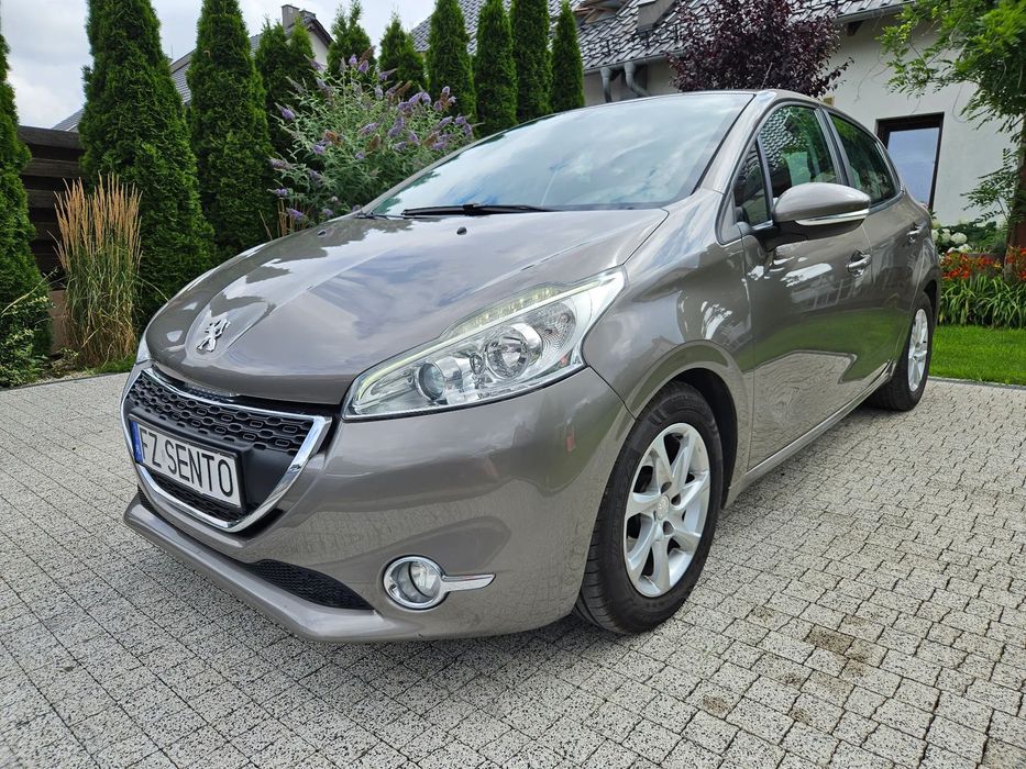 Peugeot 208 1.4 benzynka, zadnay, Allure, Navi, led, bluetooth.