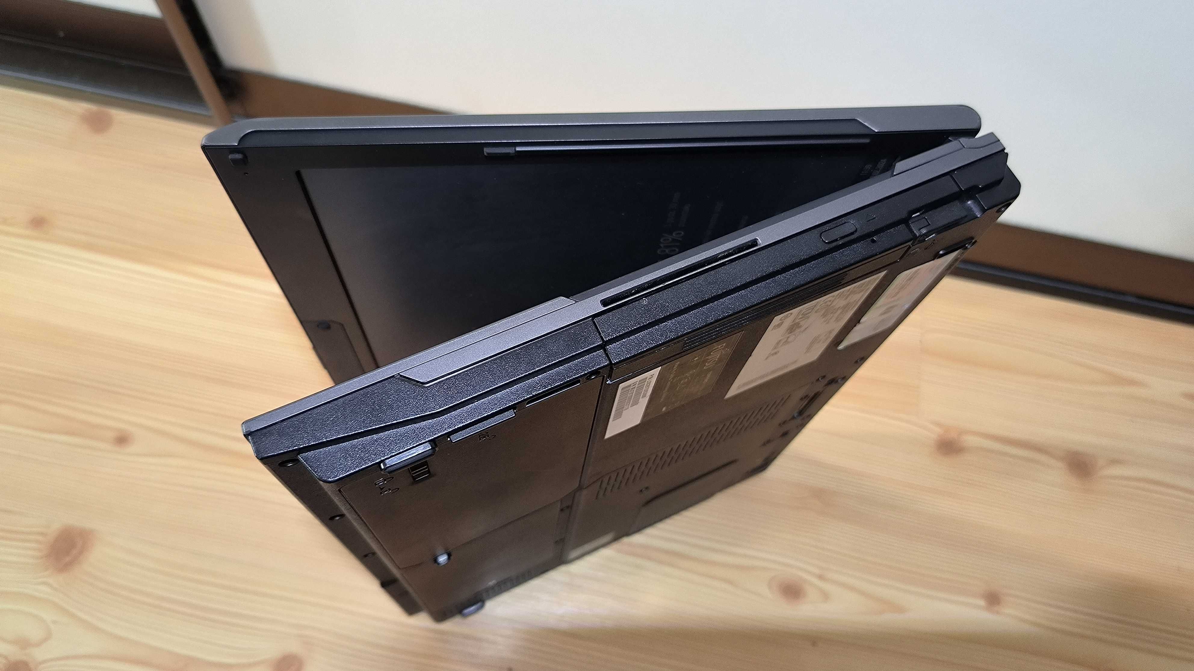 Laptop 15,4" Fujitsu Esprimo D9510 2x2,53GHz, 4 Gb RAM, 256GB HDD