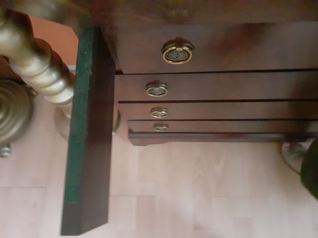 Klasyczny sekretarzyk z intarsją po renowacji