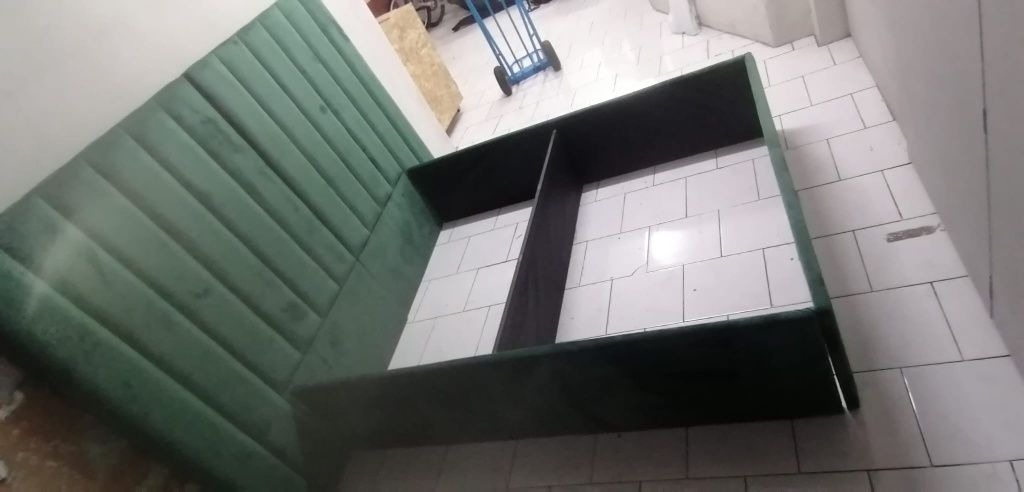Estrutura de cama almofadada