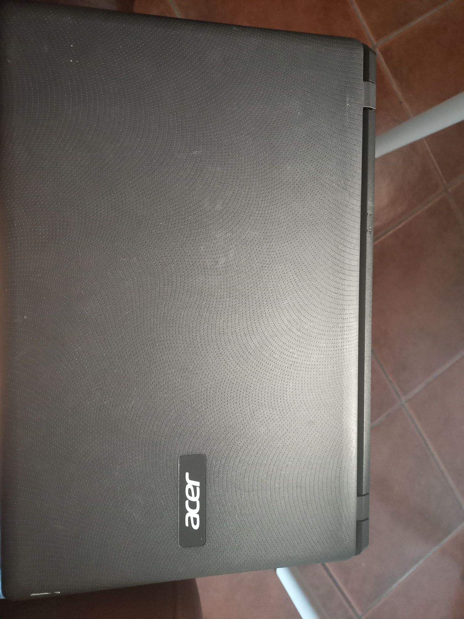 Acer para peças com carregador