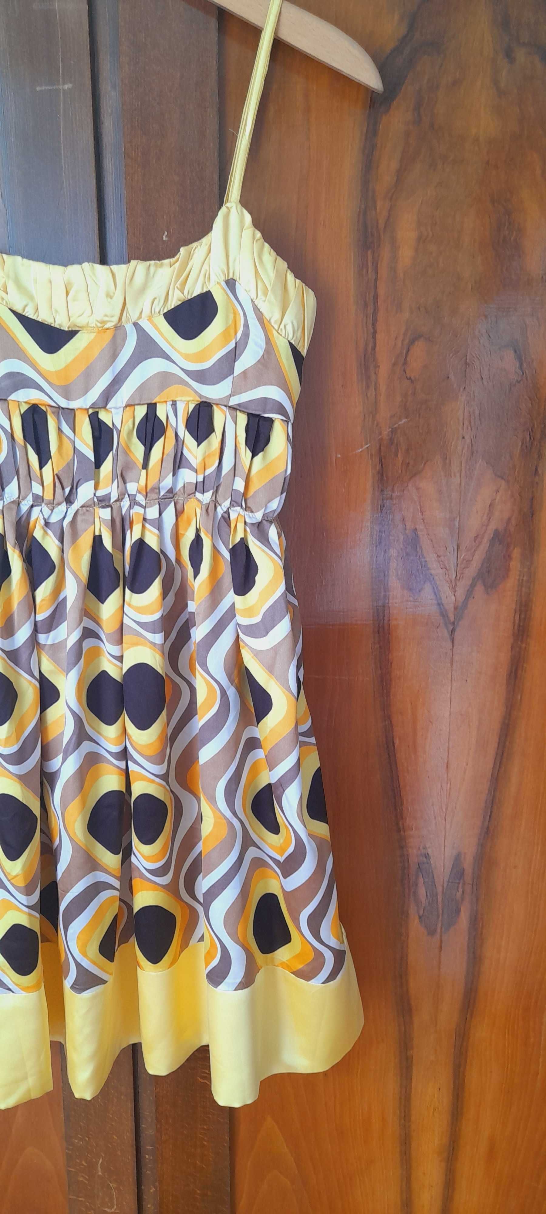Satynowa sukienka w geometryczne wzory, Butik