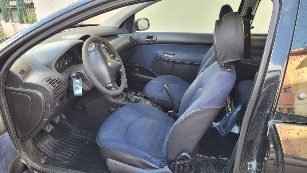 Peugeot 206 1,9D 3 portas e 5 lugares de 2001.