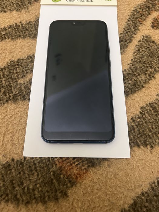 Мобільний телефон Honor.