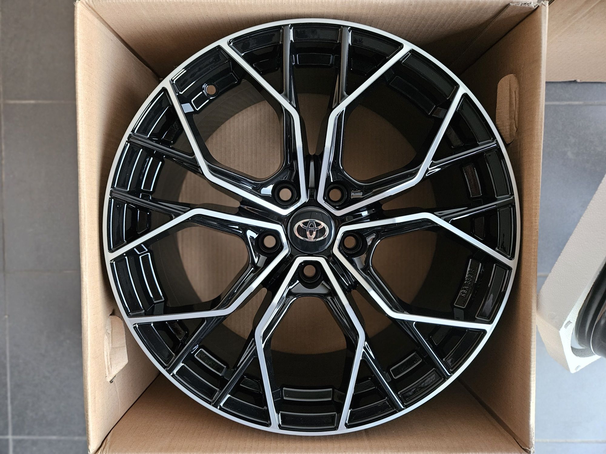 TOYOTA 18 " Nowe 5x114,3 Camry Corolla Avensis Auris RAV4 Felgi Czarne