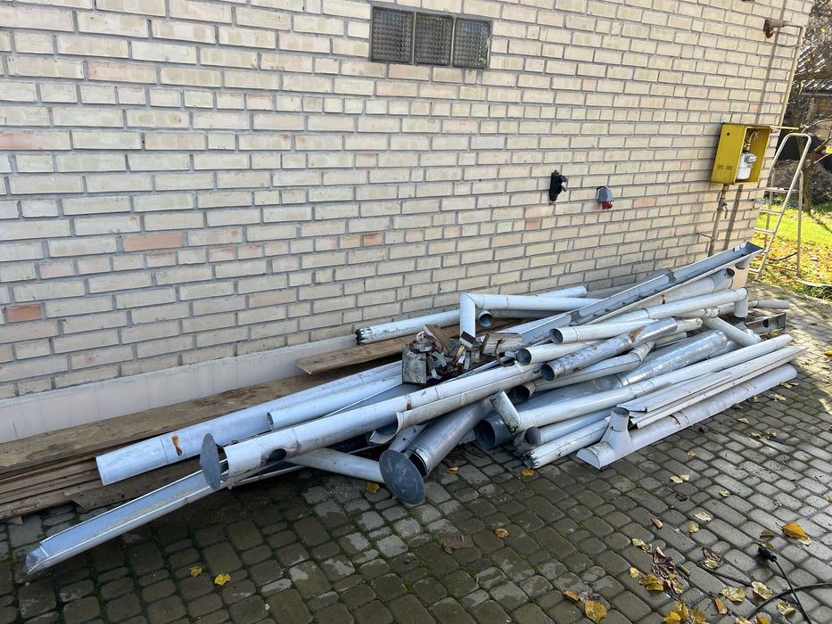 Металические отливы с креплениями