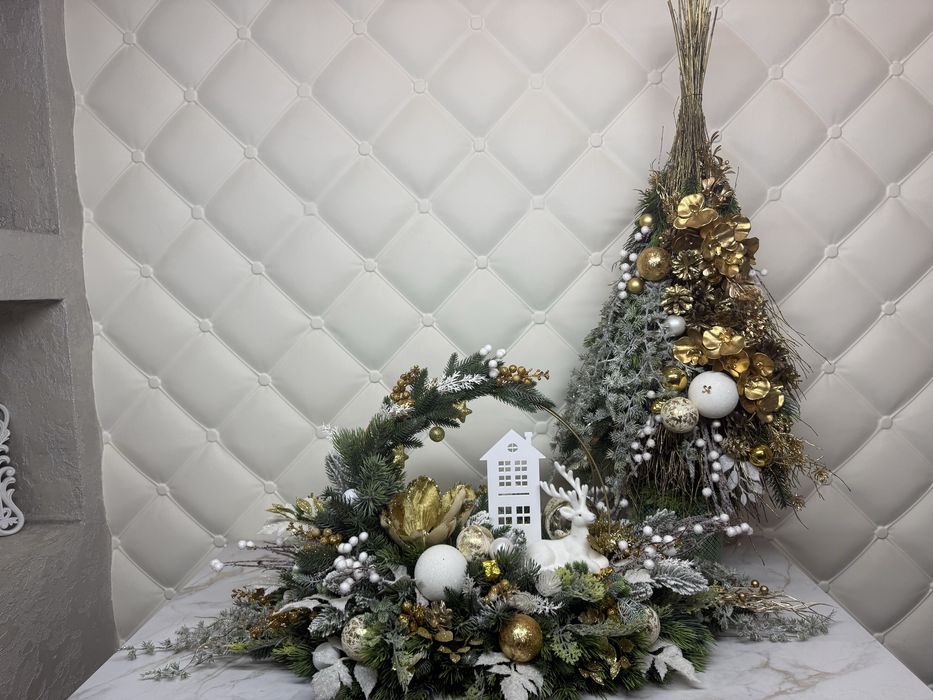 Різдвяна композиція зі штучних квітів «Новорічна ялинка»