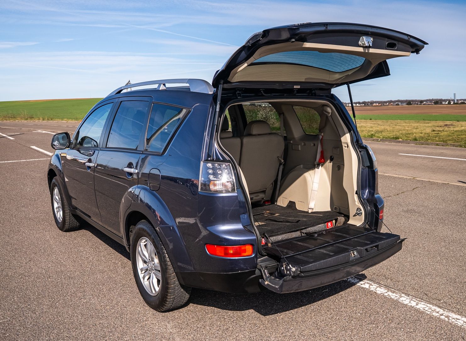 Mitsubishi Outlander 3.0 V6 Benzyna 4x4 | 2008 | Automat | 7 miejsc |
