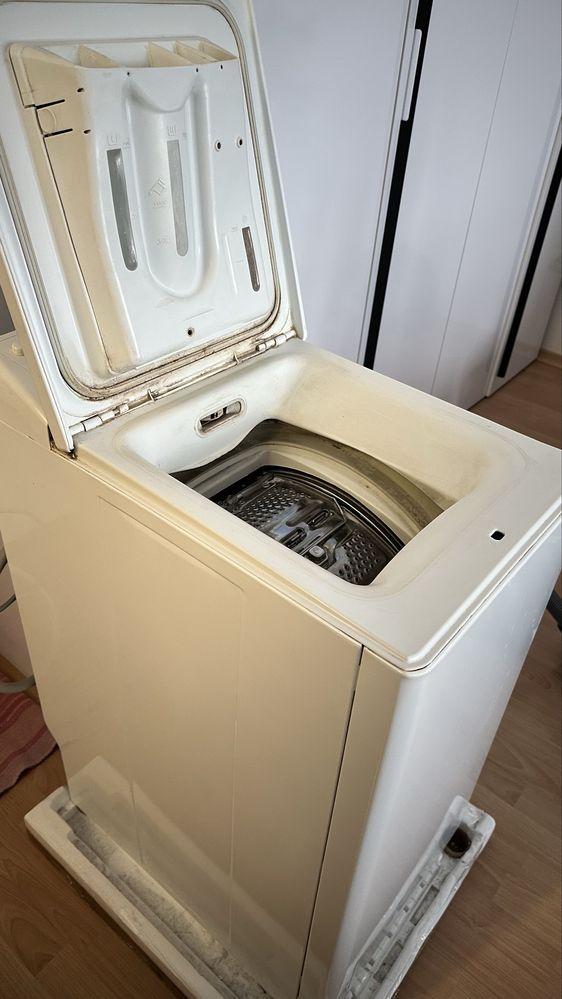 Продам пральну машину Electrolux (потребує ремонт)