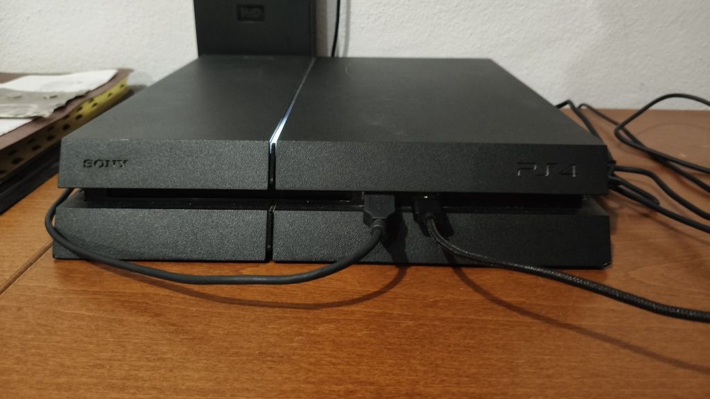 PS4 1TB c/garantia de 4 anos e meio com acessórios