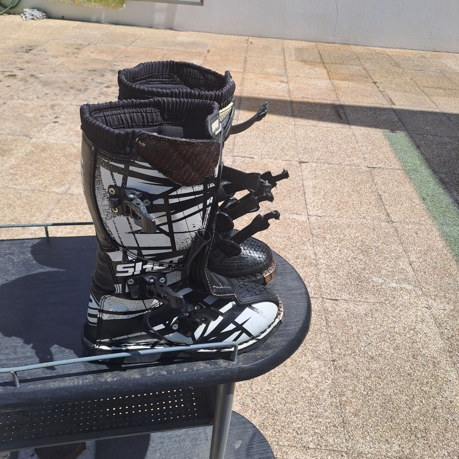 Botas de motocrosss modelo de criança.