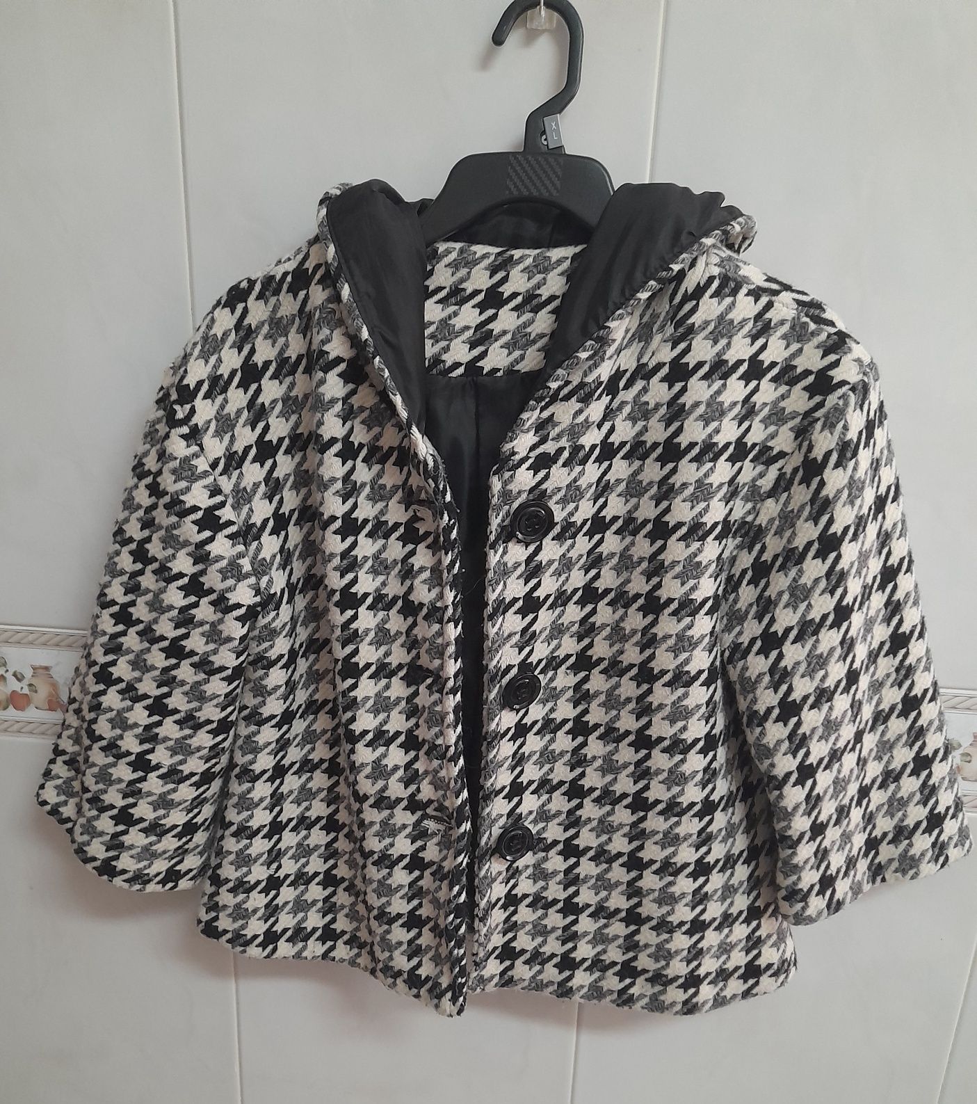 Casaco de senhora preto e branco
