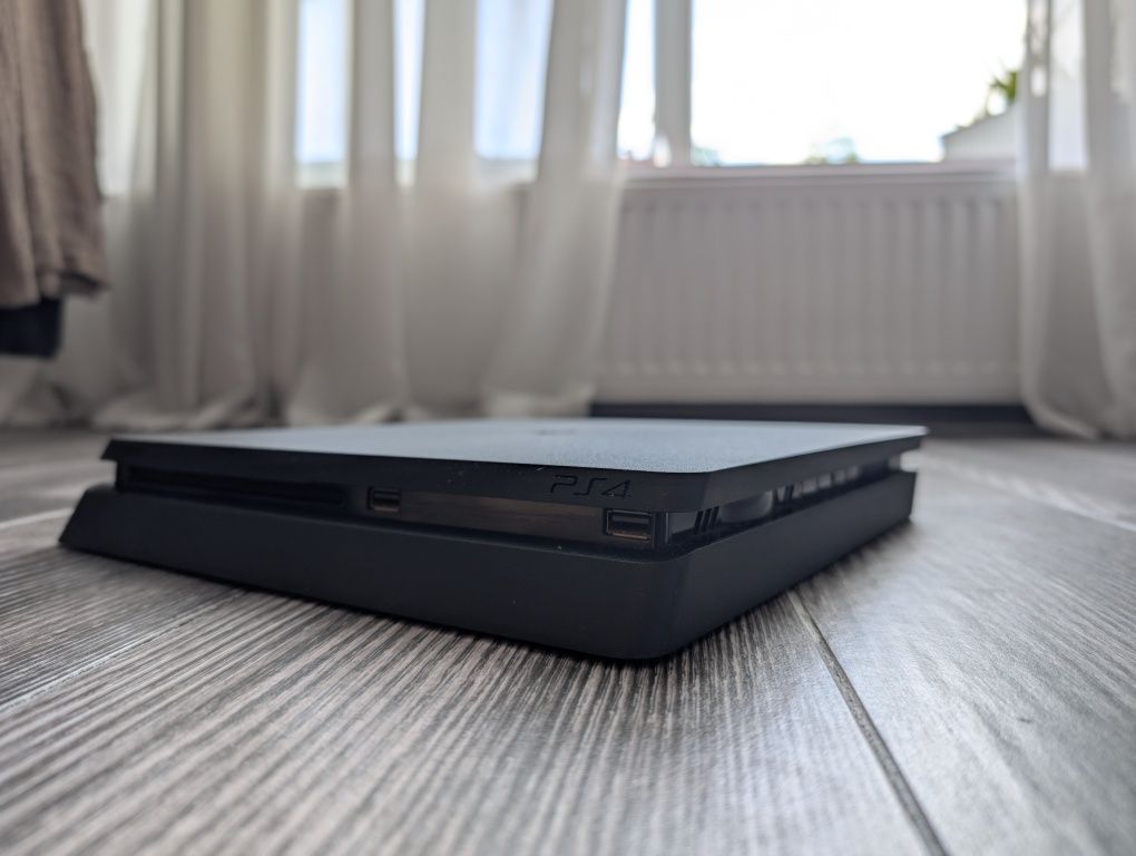 Консоль PS4 Slim 500Gb
