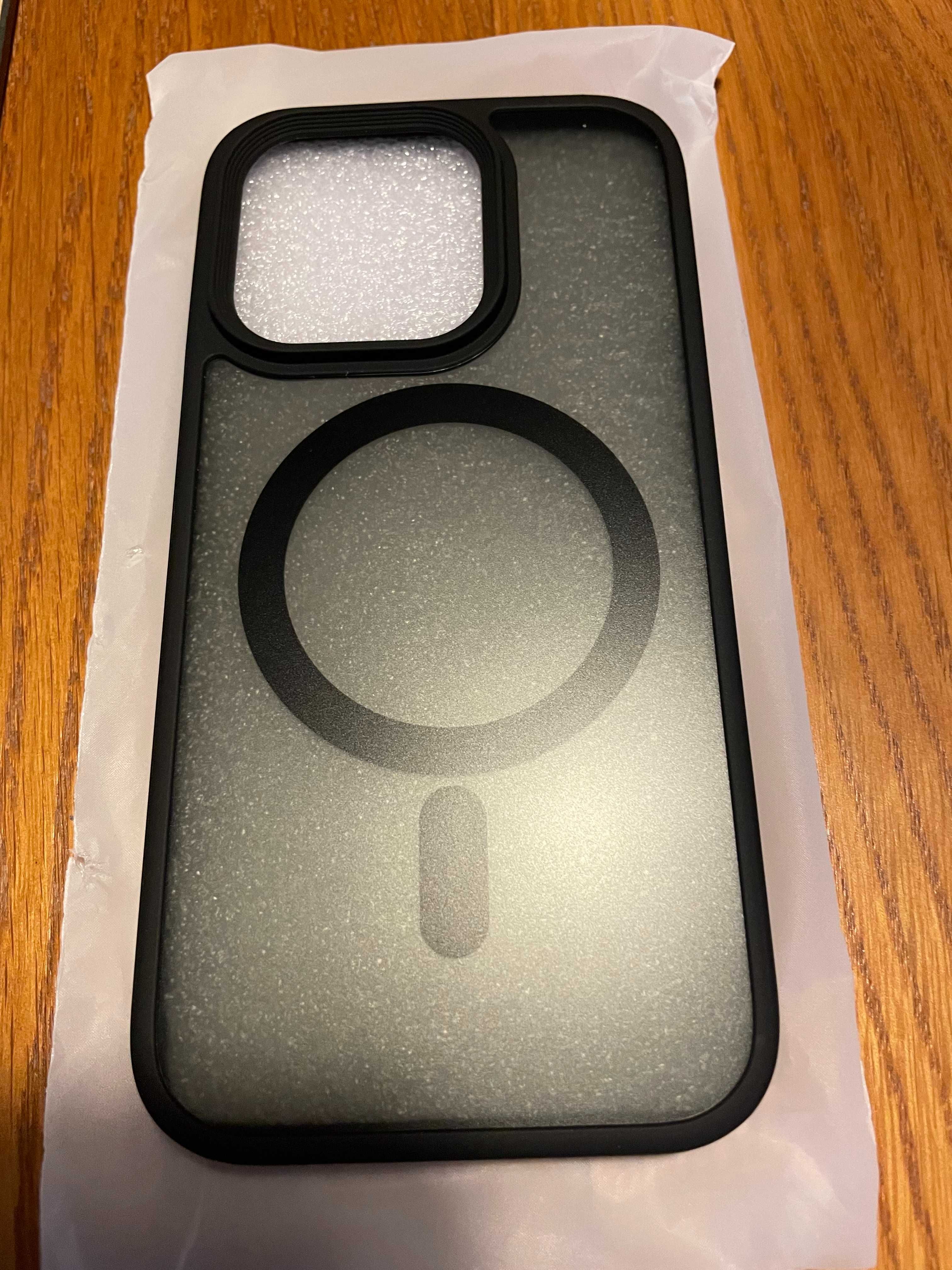 Etui iphone 14 pro ,nowy w pudełku ,do ładowania indukcyjnego.