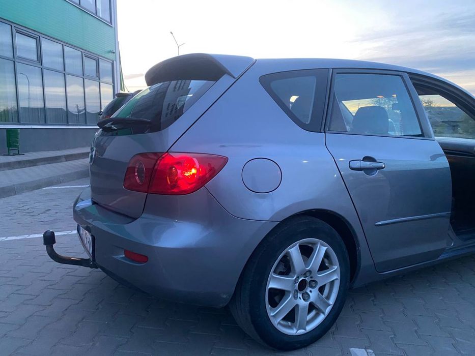 Мазда 3 . Хатчбек . 2005 рік 1.6 безин